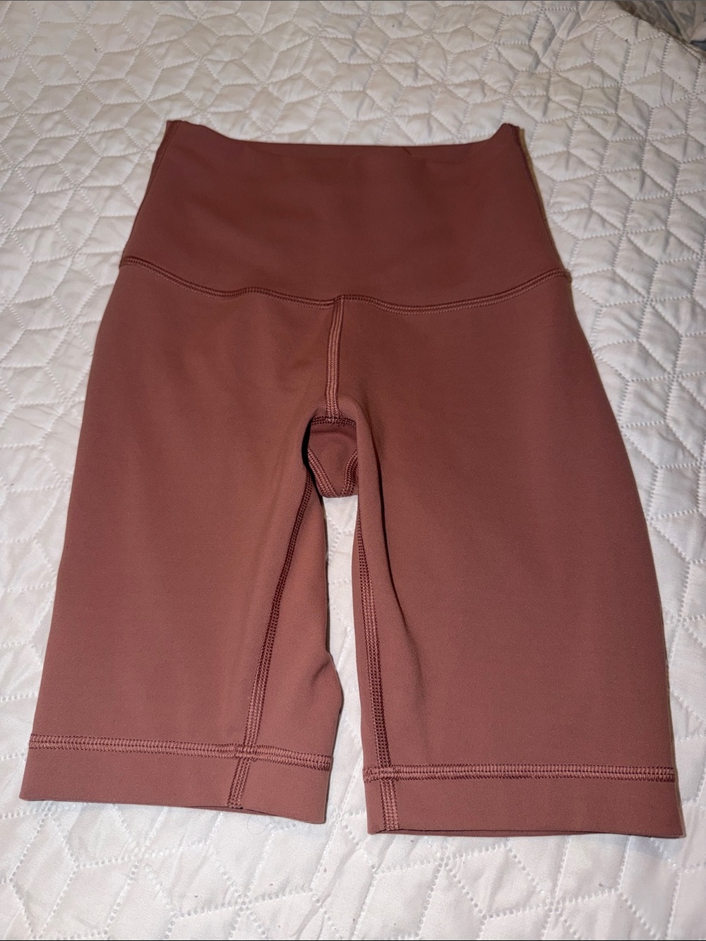 Lululemon Wunder Train High-Rise Shorts 8” Sz 2. EUC